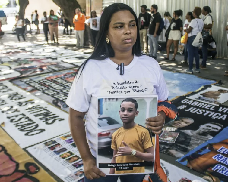 Júri absolve PMs por morte de adolescente negro no RJ