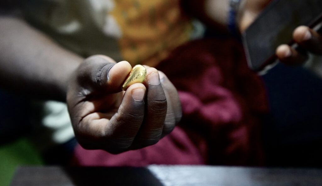 Gana: Ouro sujo acaba na Amazon, Tesla, Starbucks e Xerox