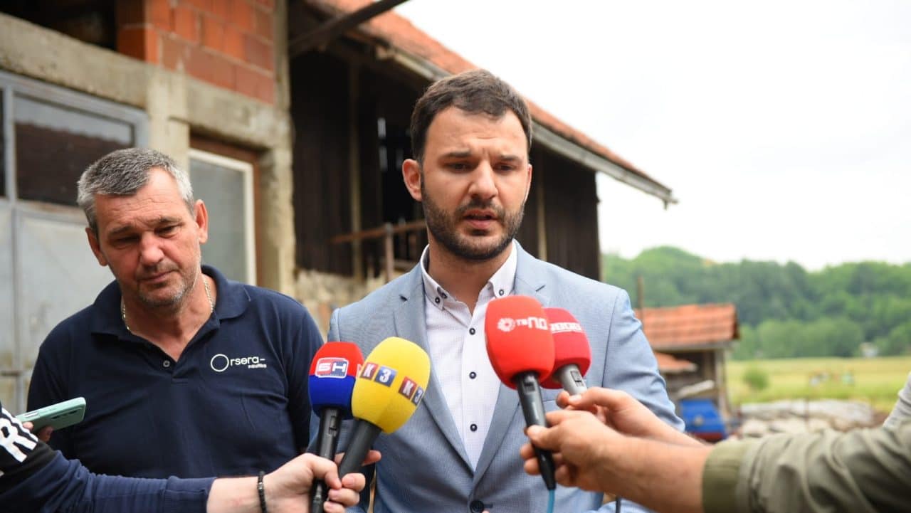 Criminosos de guerra sérvios recebem subsídios financeiros do município da Bósnia