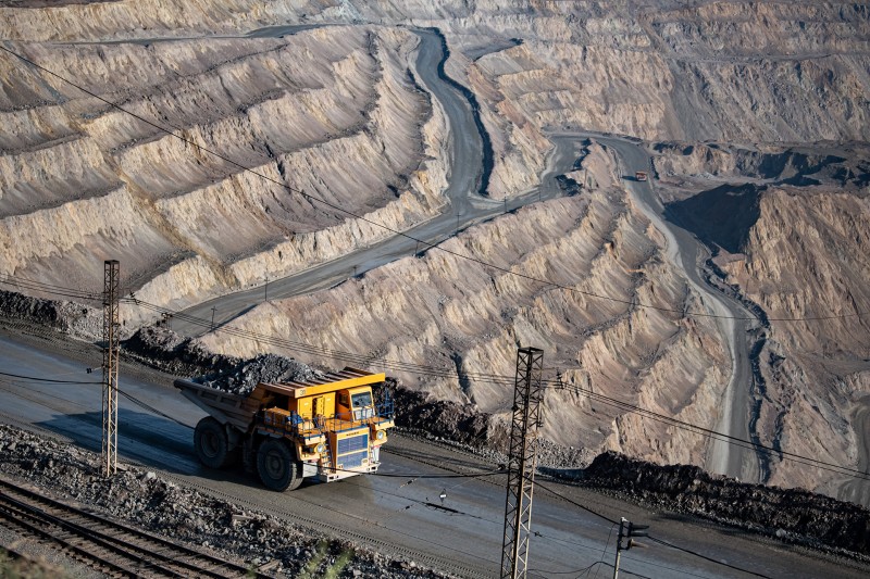 Gigante da mineração uzbeque defende US$ 200 milhões em licitações para empresas secretas e não fala sobre outras descobertas do OCCRP