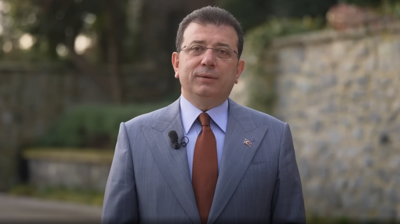 Prefeito de Istambul preso, İmamoğlu, enfrenta julgamento por corrupção em massa