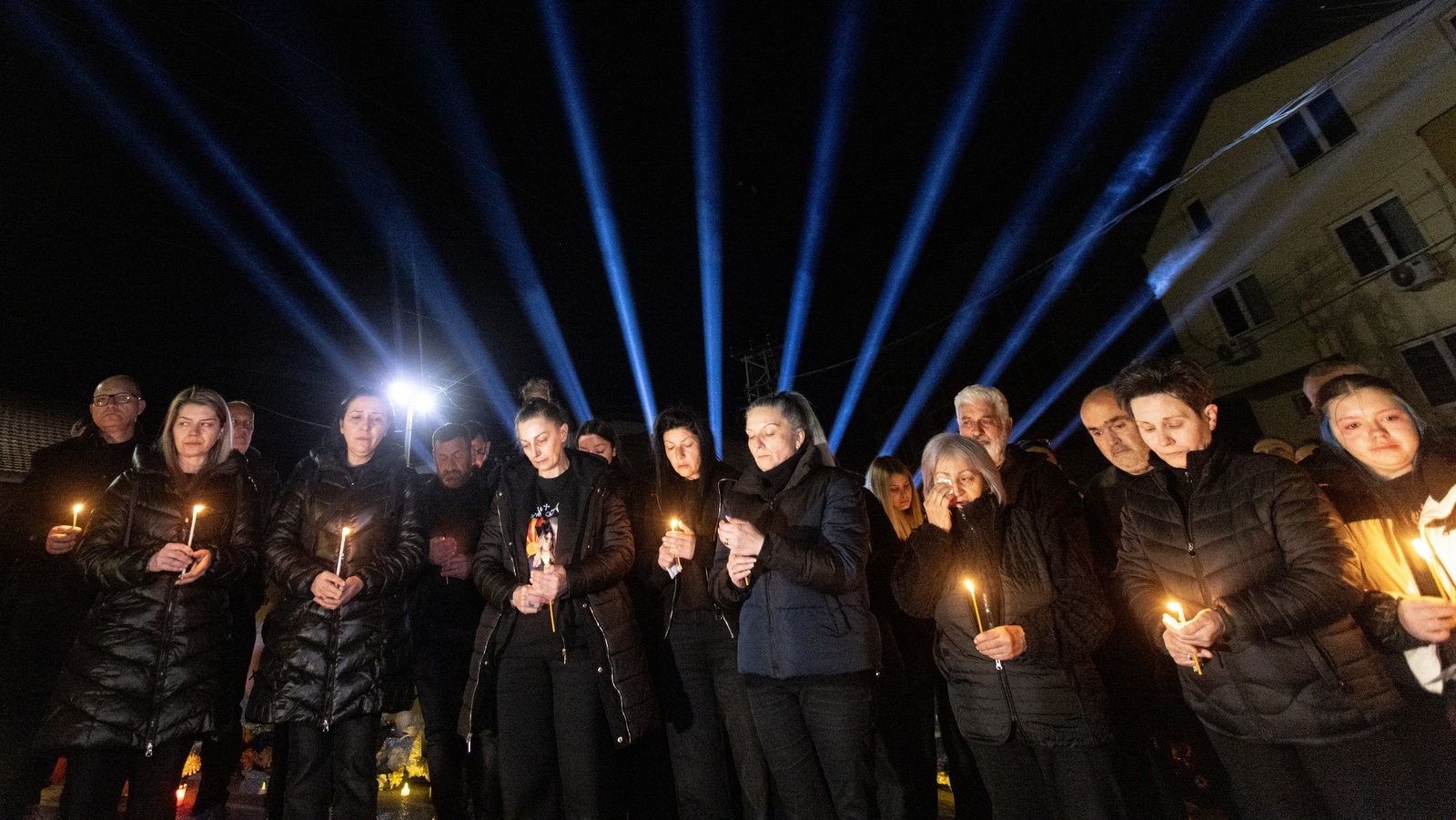 ‘Não esquecemos’: Vigília na Macedônia do Norte homenageia vítimas de incêndio em boate