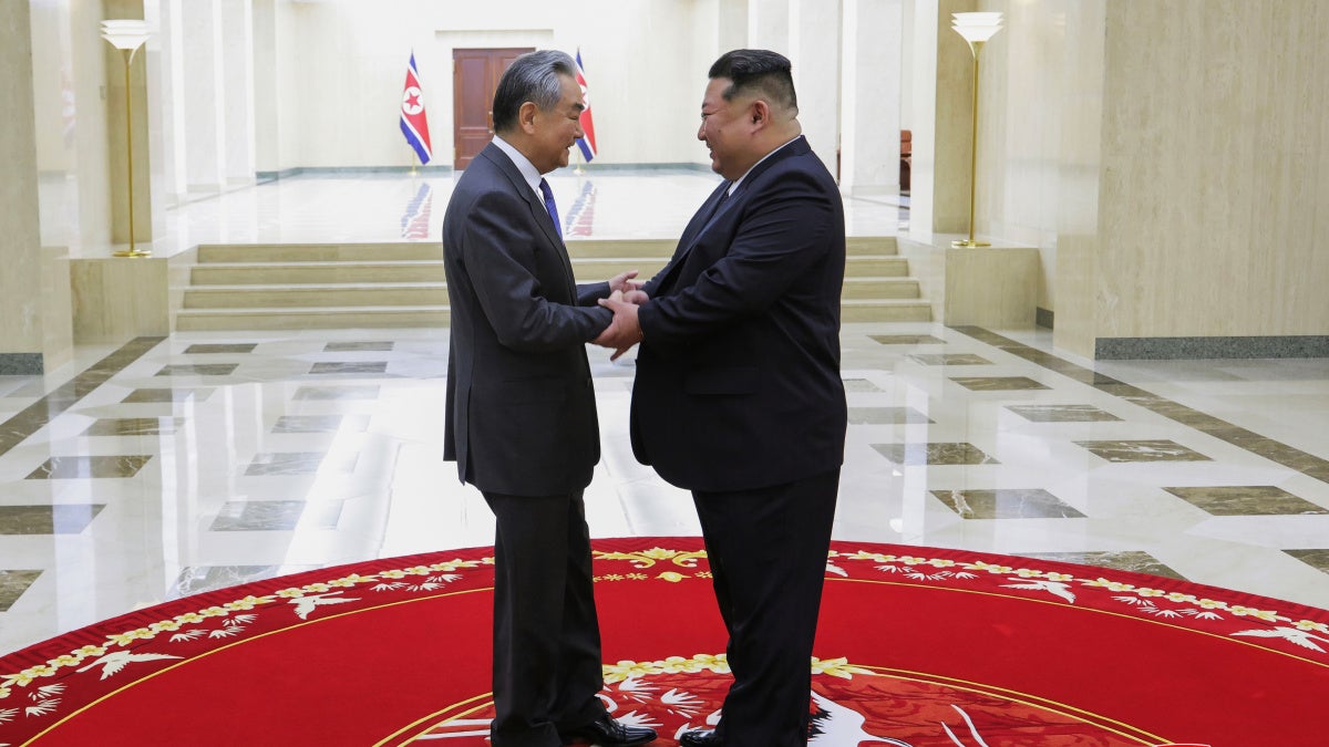 Degelo entre Pequim e Pyongyang não deixa escapatória aos norte-coreanos