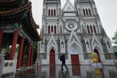 China: Aumenta a pressão sobre os católicos