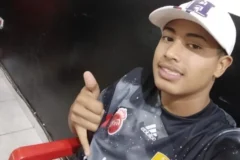 &lsquo;Conseguiram me torturar de novo&rsquo;, diz m&atilde;e ap&oacute;s 4&ordm; adiamento de j&uacute;ri de ex-PMs acusados de matar adolescente