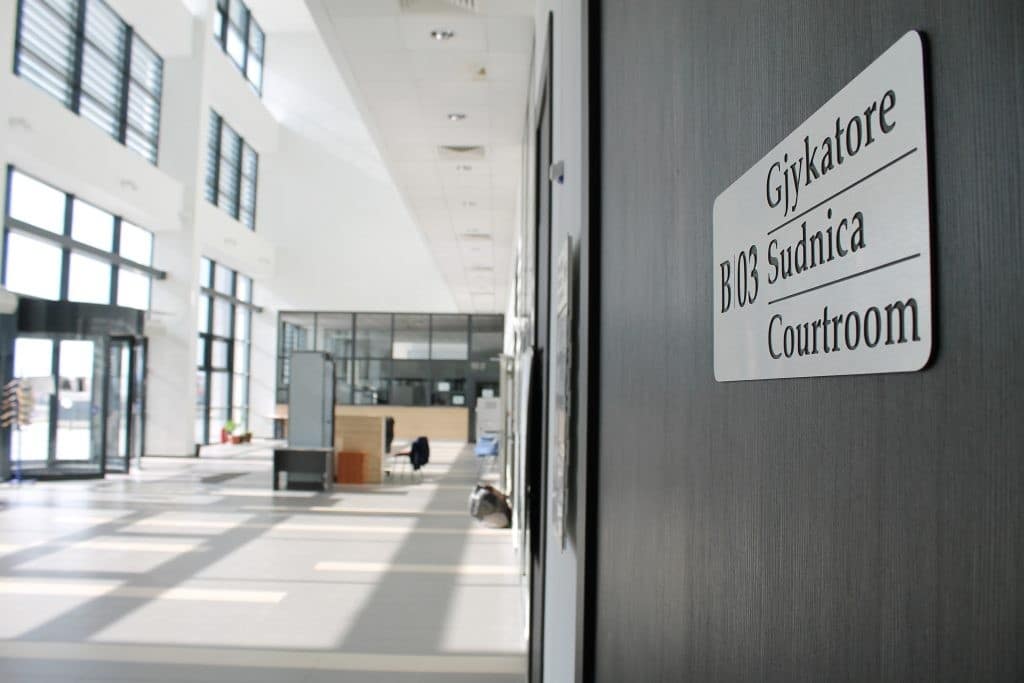 Kosovo detém quatro sérvios suspeitos de assassinatos durante a guerra