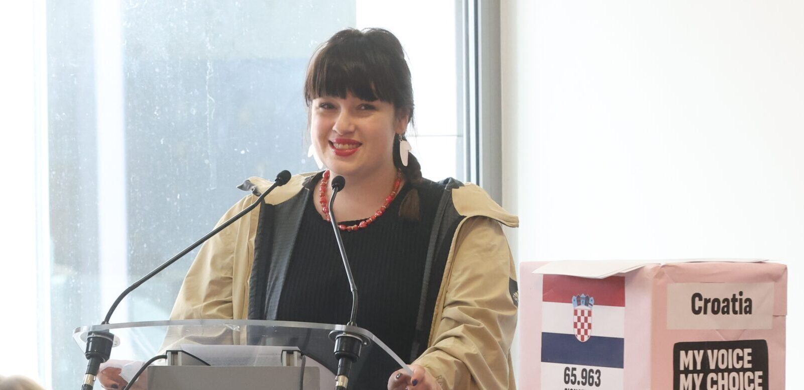 Ativista eslovena elogia avanço “histórico” pelo direito ao aborto na Europa