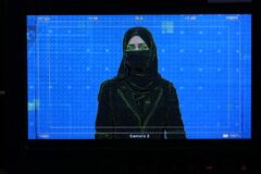 Restrições do Talibã assombram mulheres afegãs fora do Afeganistão