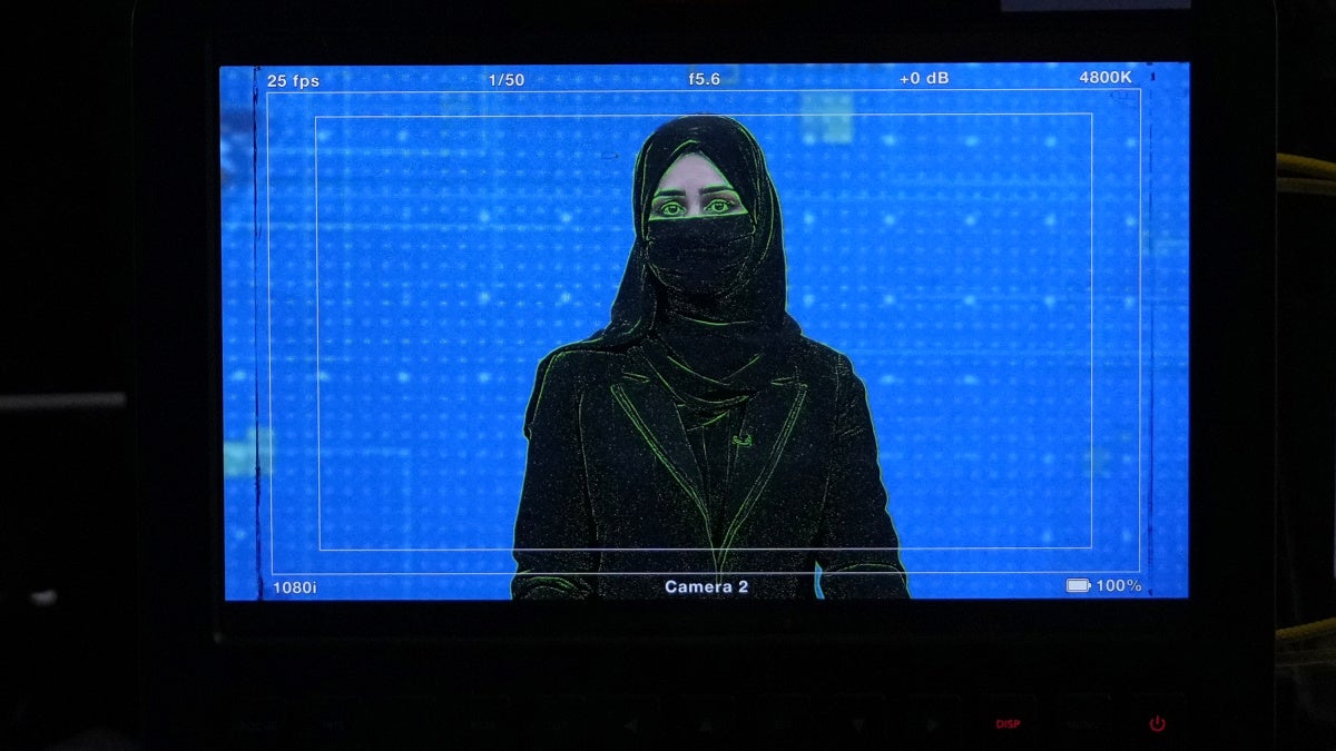 Restrições do Talibã assombram mulheres afegãs fora do Afeganistão