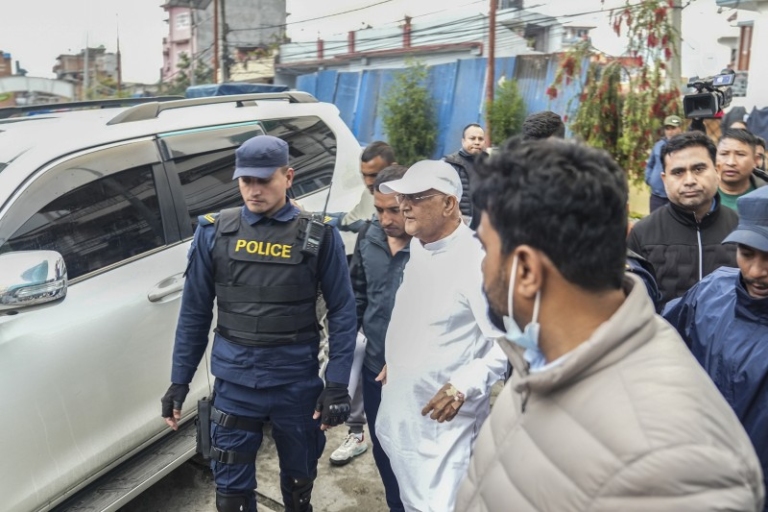 Supremo Tribunal do Nepal mantém o ex-PM Oli sob custódia em meio a investigação de protesto