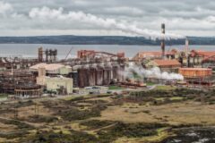 UE enfrenta pressão para fechar brecha na alumina irlandesa após ligação de armas com a Rússia