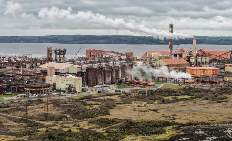 UE enfrenta pressão para fechar brecha na alumina irlandesa após ligação de armas com a Rússia