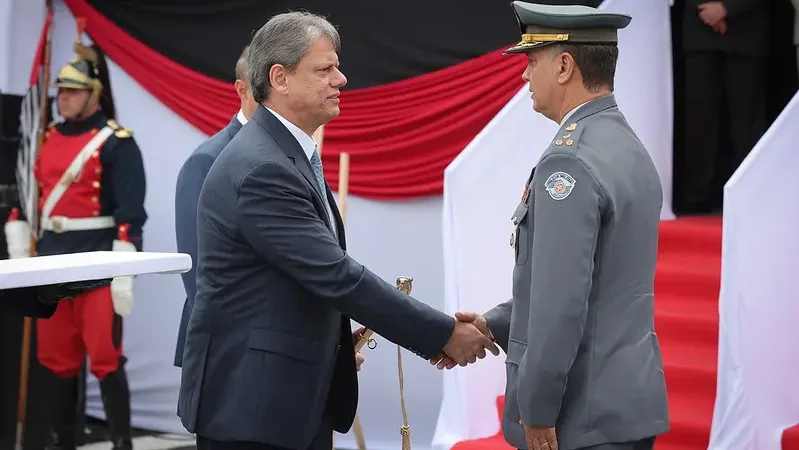 Tarc&iacute;sio j&aacute; paga b&ocirc;nus a PMs em ano eleitoral maior do que a todos os outros servidores juntos